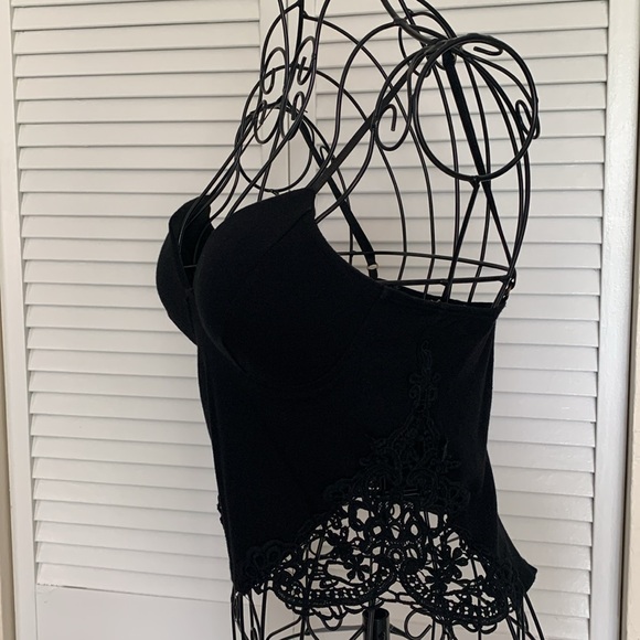 Black crop cami with lace detail and back zipper - Picture 3 of 5